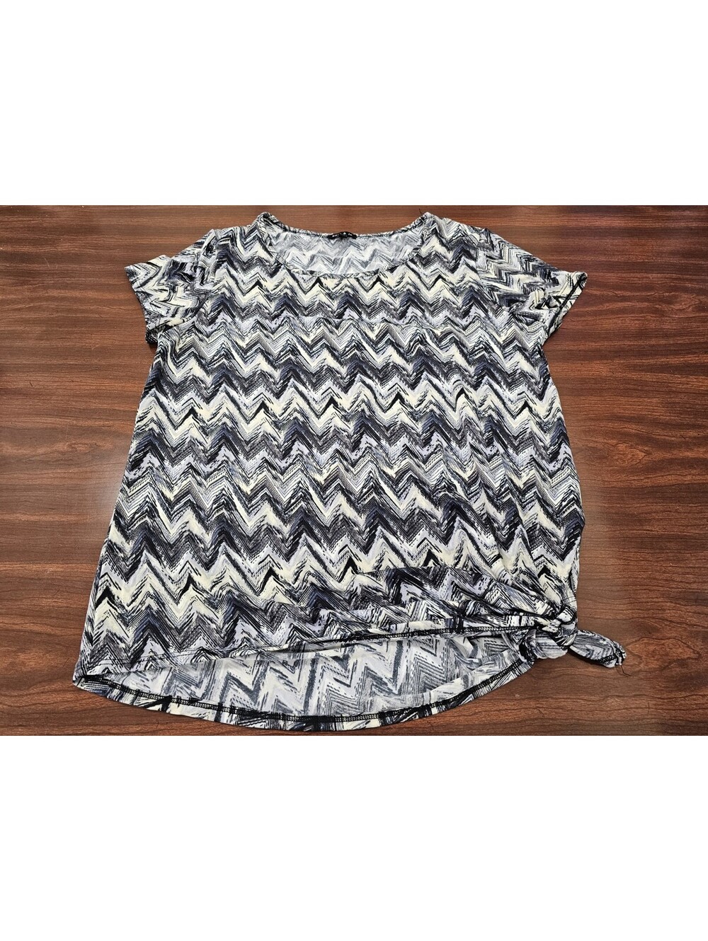 Sami & Jo Womens Top Large Black White Chevron Print Short Sleeve Stretch USA